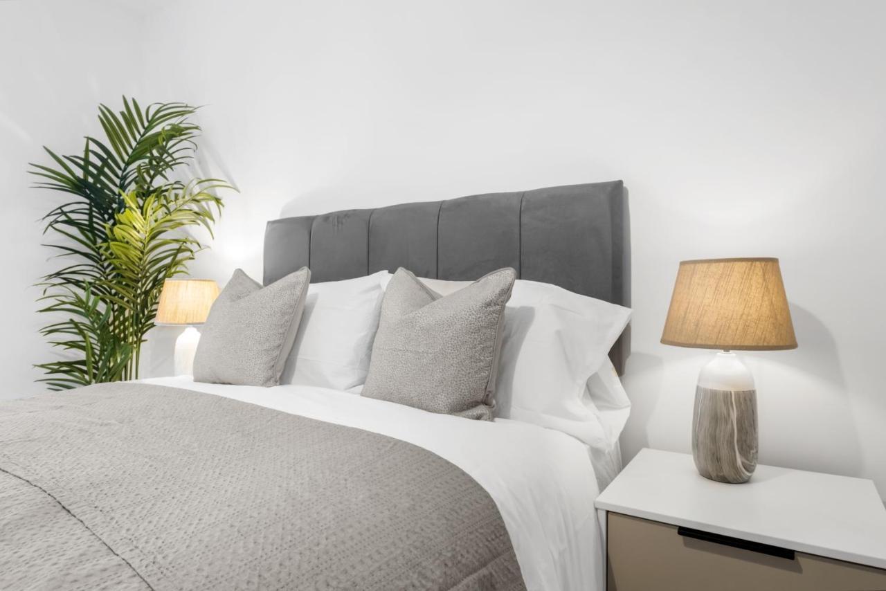 Exoticstay Apartments- 5* Elegant Luxury Centrally Located 2-Bedroom Apt เบอร์มิงแฮม ภายนอก รูปภาพ