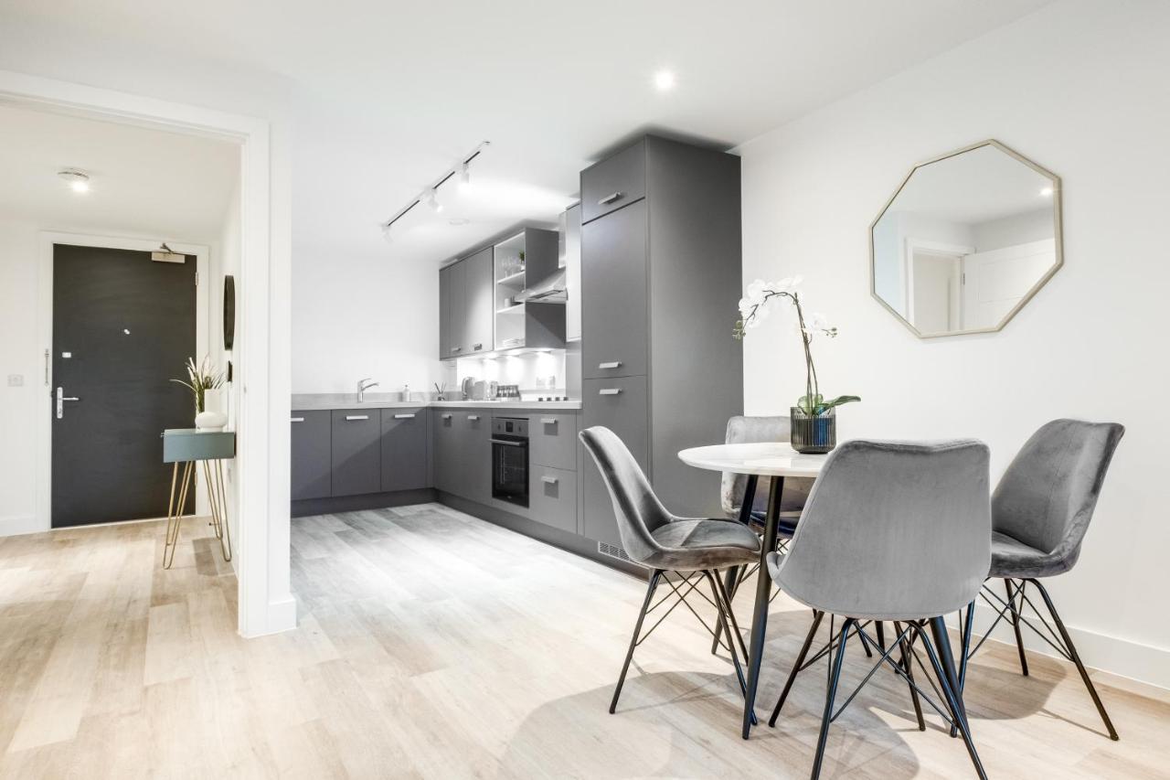 Exoticstay Apartments- 5* Elegant Luxury Centrally Located 2-Bedroom Apt เบอร์มิงแฮม ภายนอก รูปภาพ